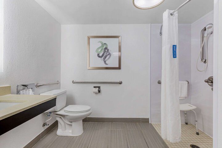 Room 17 of 35