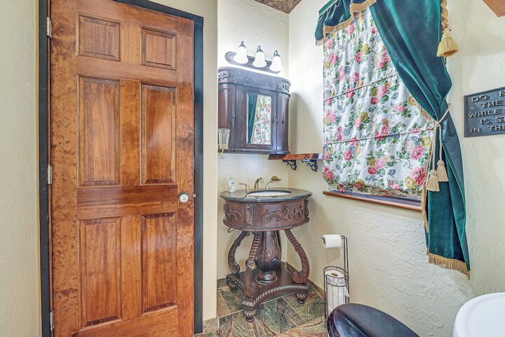Cozy Kenai Abode w / Private Deck: 5 Mi to Ocean!