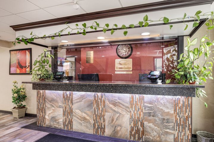 Econo Lodge Milwaukee Airport