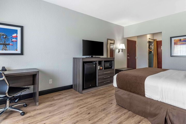 Best Western Plus Victoria Inn & Suites