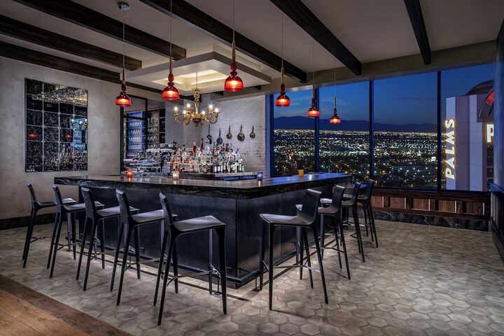 Lounge 100 of 129