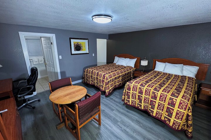 Room 10 of 11