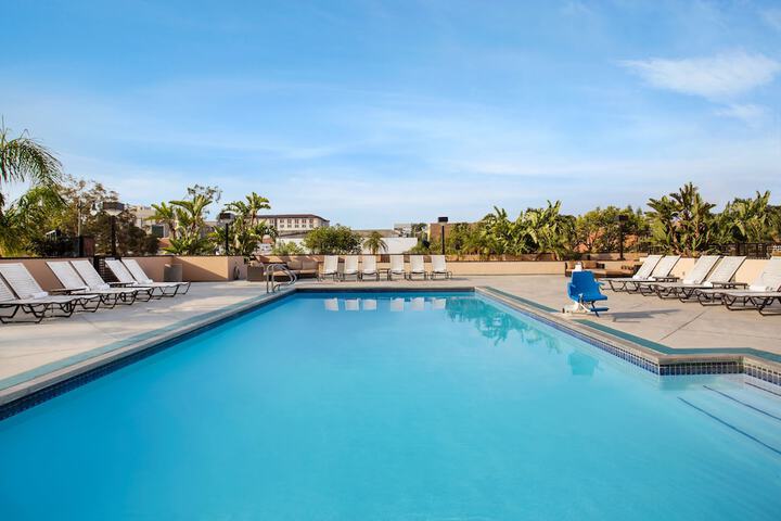 Pool 6 of 75