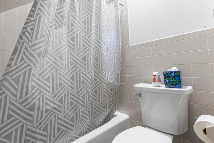 17-19Cozy & Spacious 6BR home in Malden with window AC and free parking