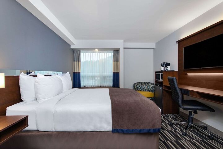 Room 28 of 54