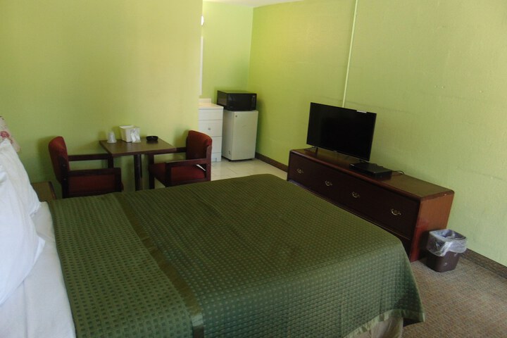 Room 25 of 40