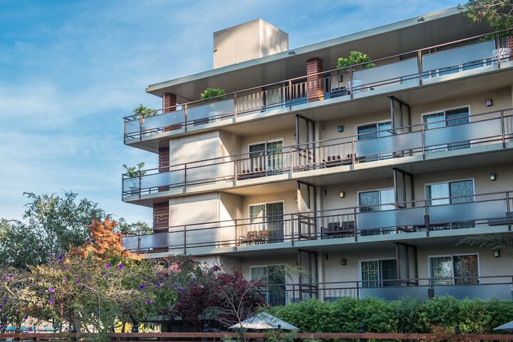 Sundeck 46 of 52