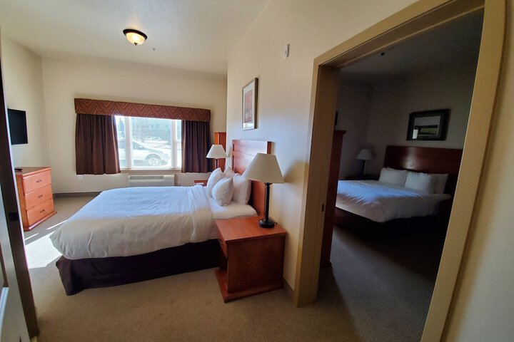 Clarion Hotel & Suites Williston