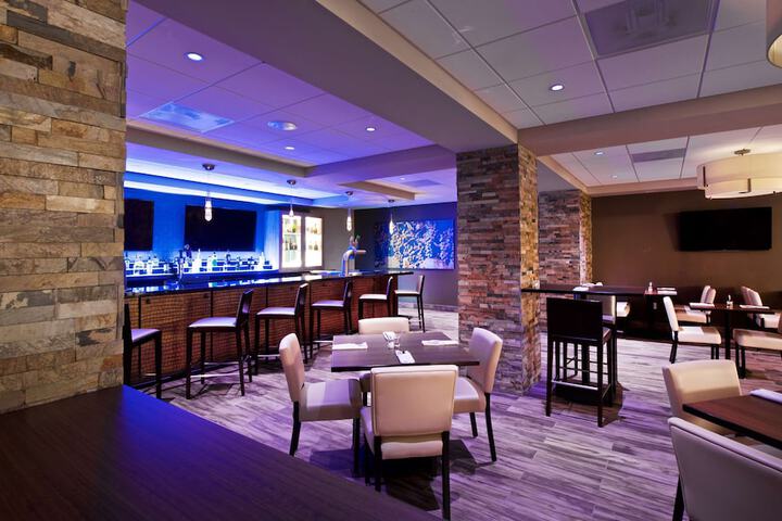 Lounge 81 of 86