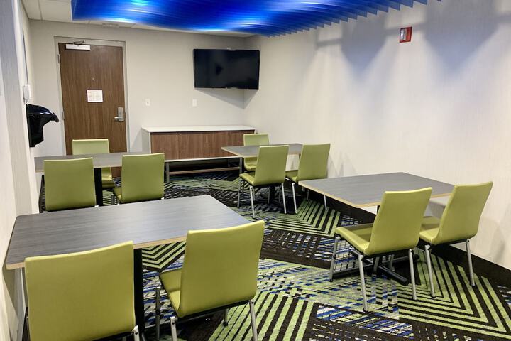 Holiday Inn Express & Suites Longview North by IHG