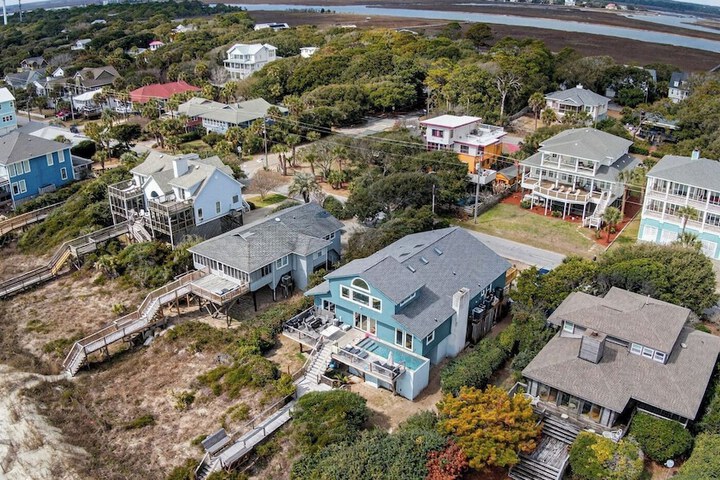 Lighthouse by Avantstay Beachfront View Home w / Pool Table & Ping Pong