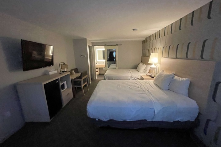 Room 14 of 39