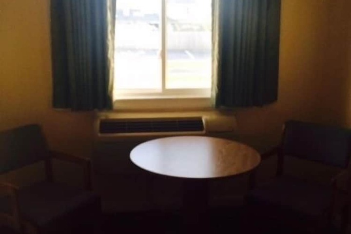 Room 9 of 12