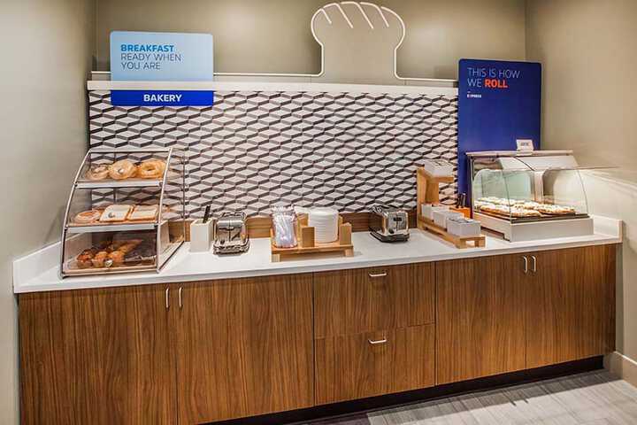 Breakfast/Coffee Service 106 of 113