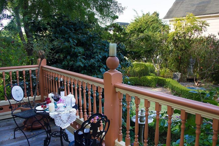 Gingerbread Mansion Inn