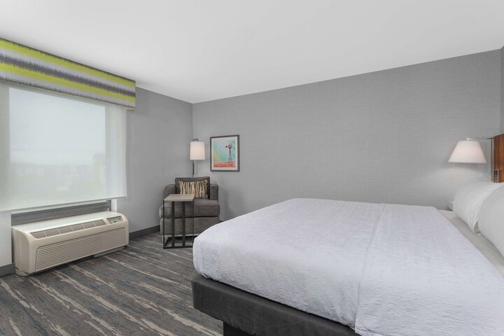 Room 9 of 35
