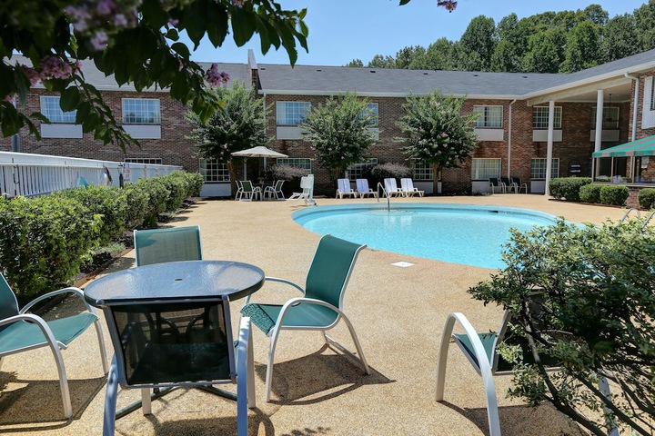 Pool 10 of 37