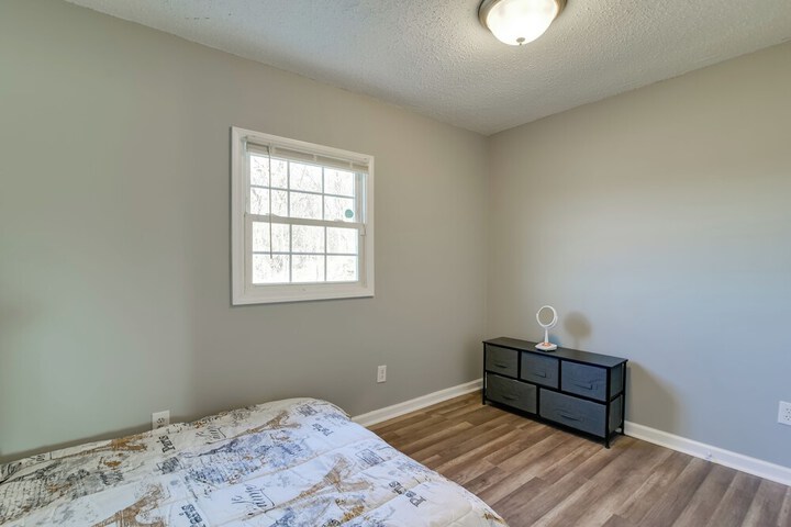 Walkable Hopkinsville Home w / Yard!