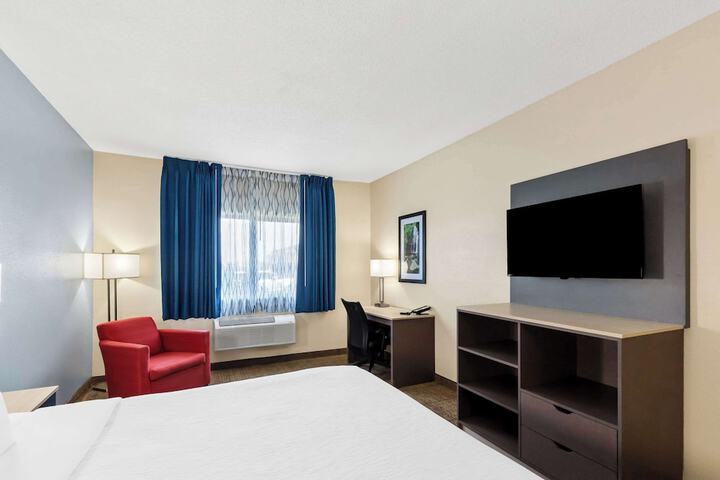 Room 35 of 69