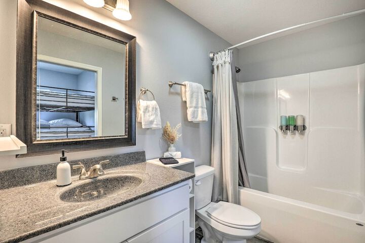 Reeds Spring Condo 3 Mi to Silver Dollar City!