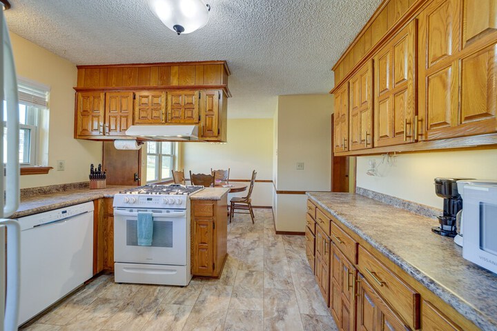 Quiet Oklahoma Home - Close to Golf Courses!