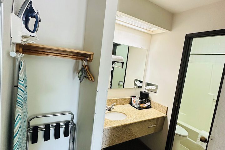 Timberland Inn & Suites