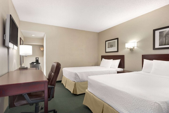 Room 6 of 16