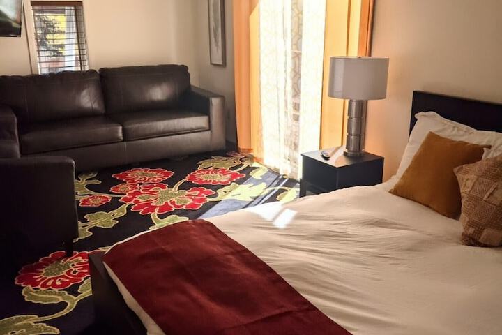 The Green Mountain Falls Lodge
