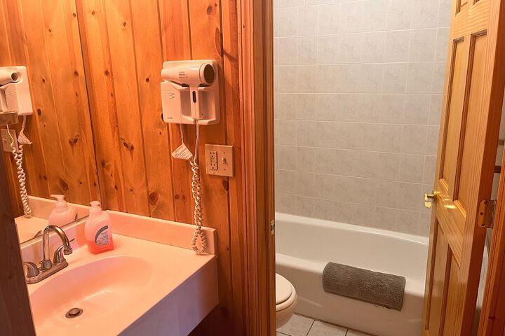 Horseshoe Bay Lodge