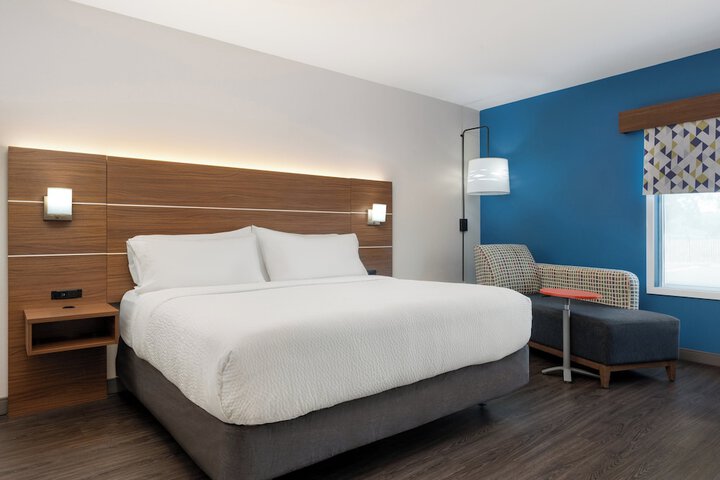 Holiday Inn Express Calhoun South by IHG