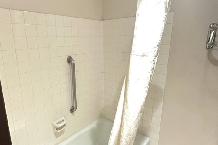 Room 32 of 163