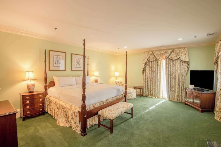 Room 30 of 166