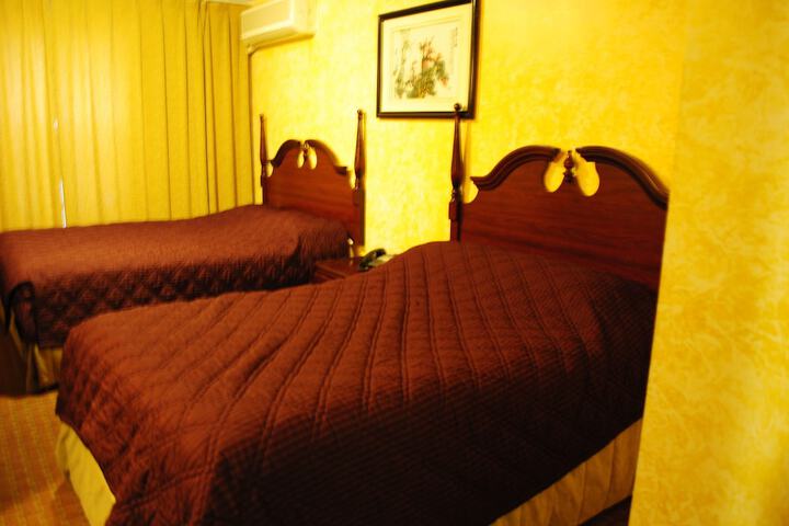 Room 19 of 37