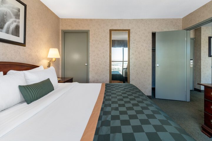 Ramada by Wyndham Reno Hotel and Casino