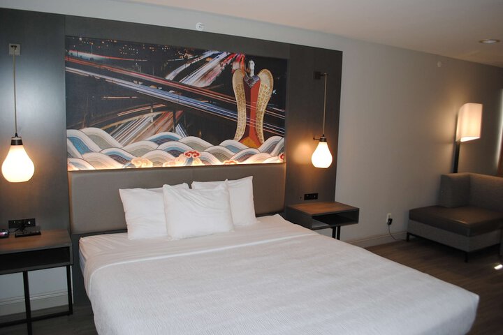 Room 10 of 11