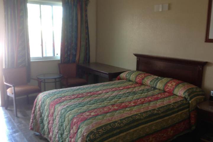 Room 11 of 25