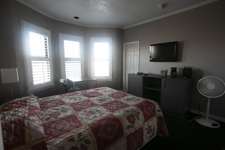 Room 13 of 34