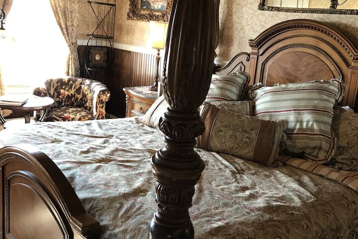 Room 25 of 82