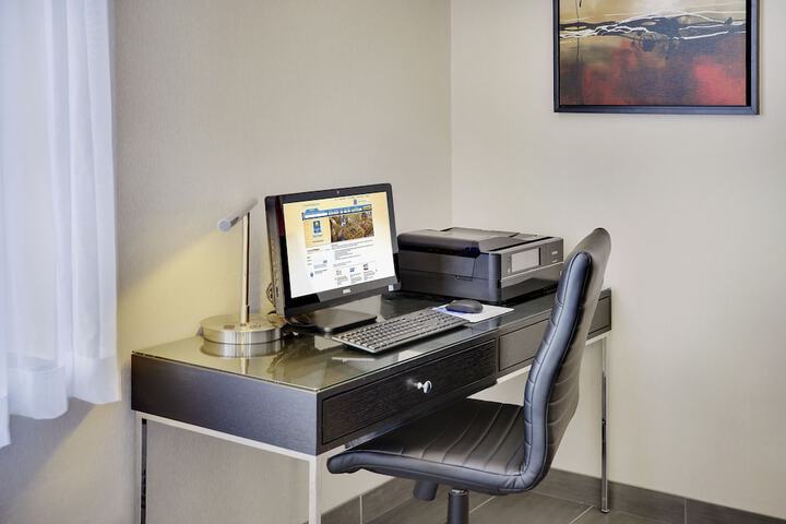 Business Center 48 of 49