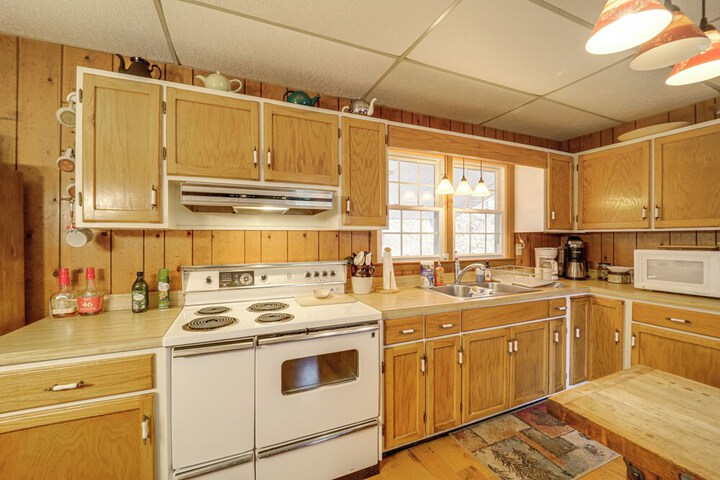 Rustic Linville Falls Cottage w / Fire Pit!