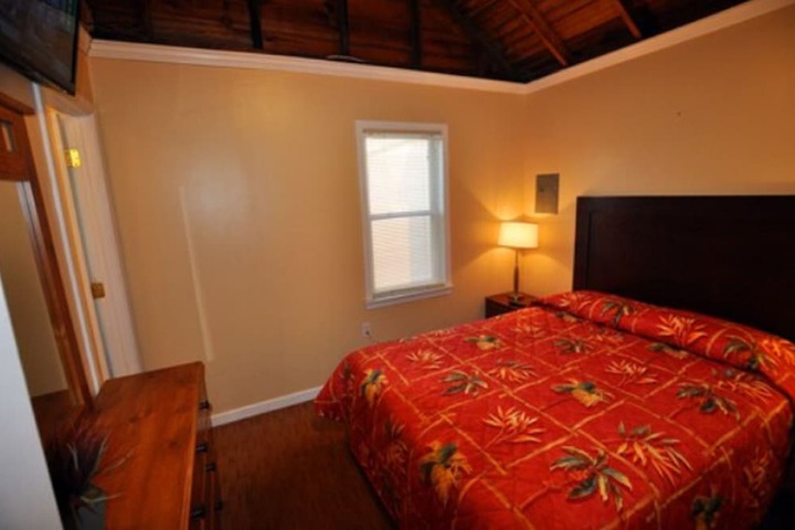 Room 33 of 38