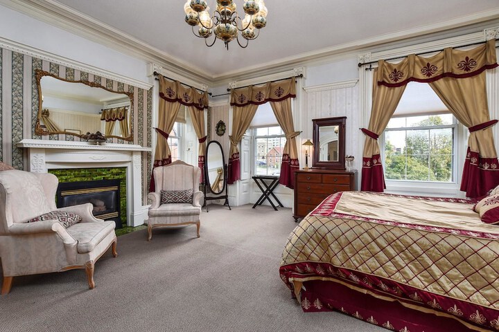 The Noble Suites