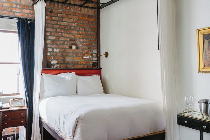 Room 17 of 35