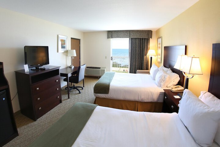 Room 9 of 25
