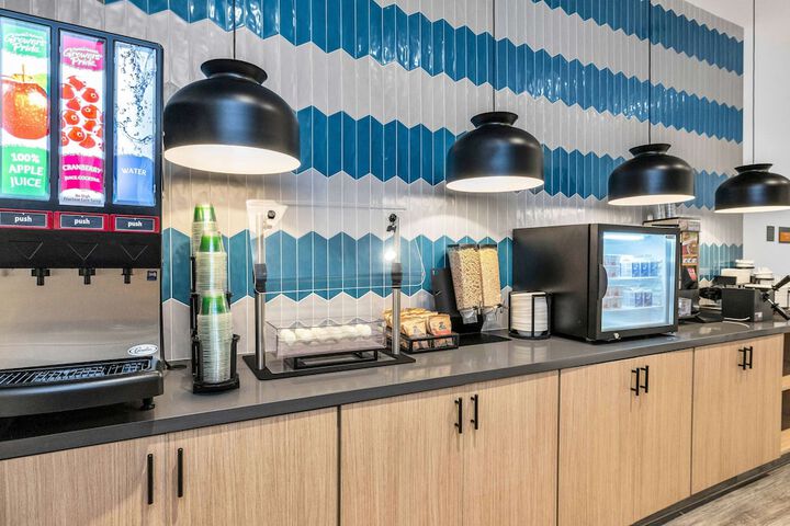 Breakfast/Coffee Service 64 of 78