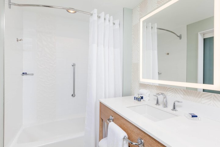 Wyndham Grand Clearwater Beach