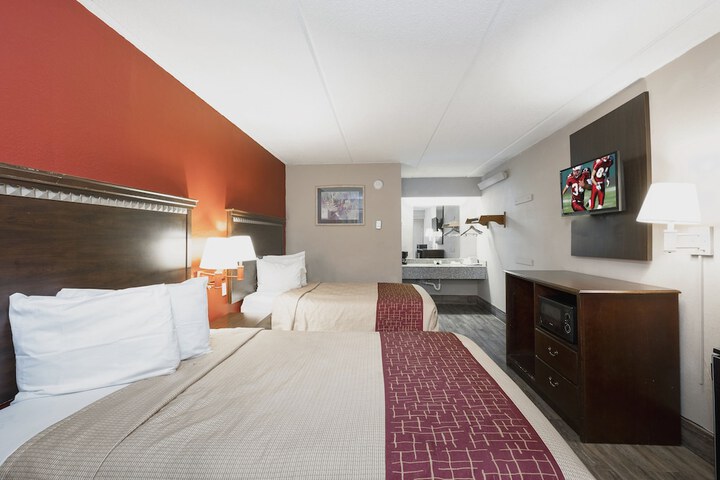 Room 8 of 28
