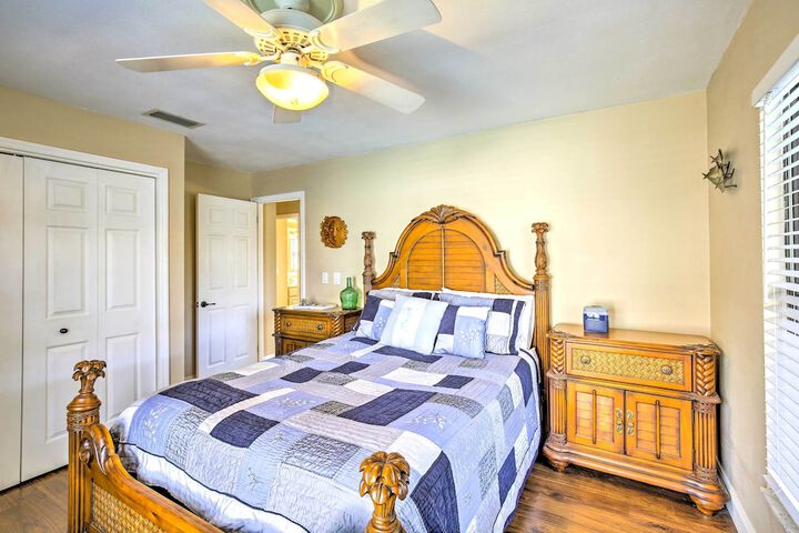 Tropical Apollo Beach House w / Pool & Dock!