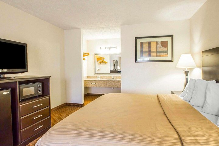 Room 13 of 24