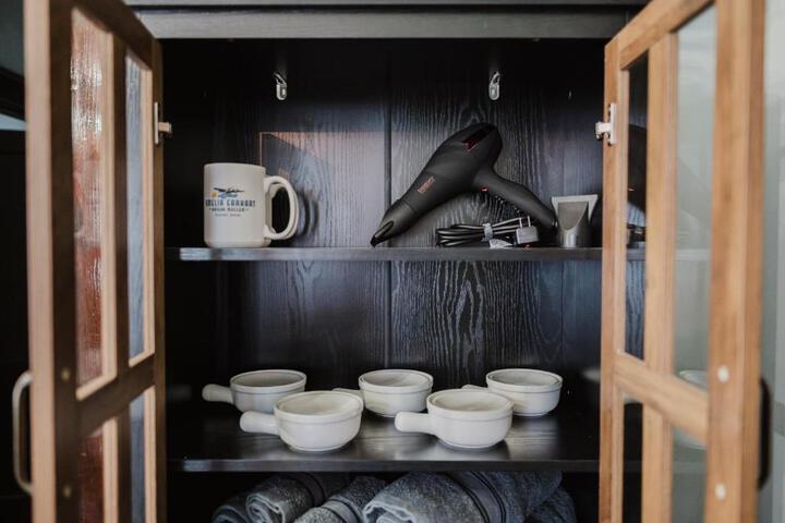 Sr Pilot Earhart Hangar Suite 2 br K & Q, 1 Ba